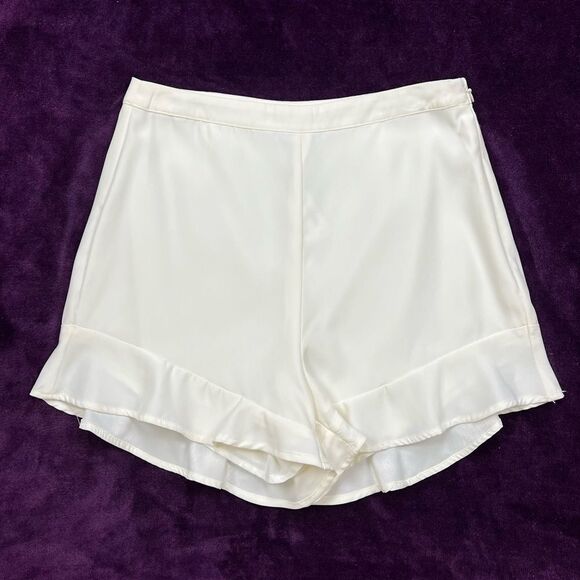 Cupcakes and Cashmere Lancer Cream White Flounce Ruffle High Waisted Shorts 6 - Picture 3 of 11